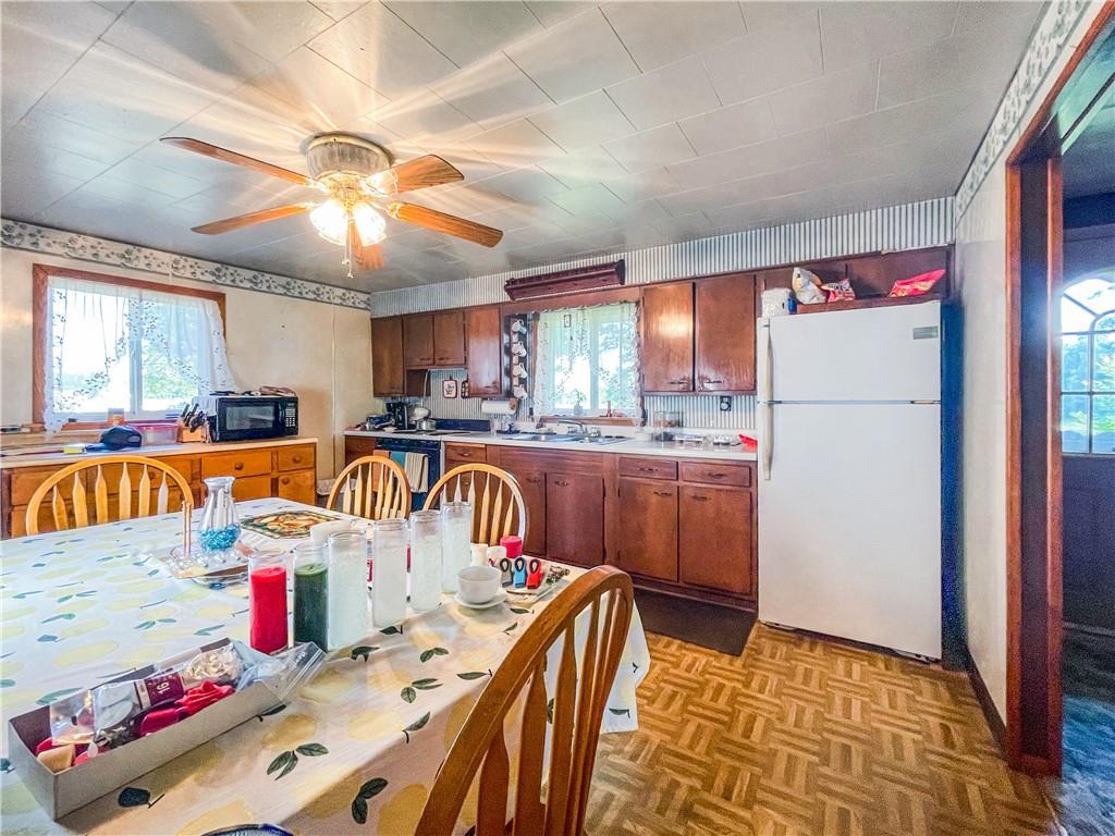 83 Amsterdam Road Grove City, PA 16127 - Photo 4 of 25 Gallery Image 4