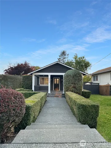 $3,995 | 6539 51st Avenue South, Seattle, WA 98118