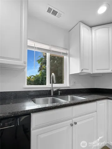 $3,995 | 6539 51st Avenue South, Seattle, WA 98118