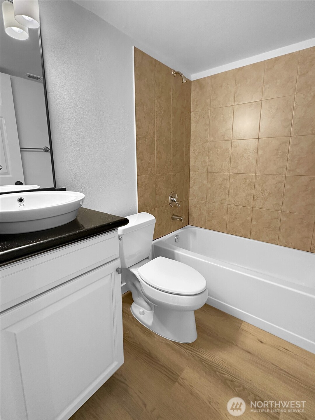 6539 51st Avenue South Seattle, WA 98118 - Photo 9 of 30