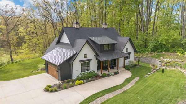$890,000 | 70037 Winding Pines Parkway, Niles, MI 49120
