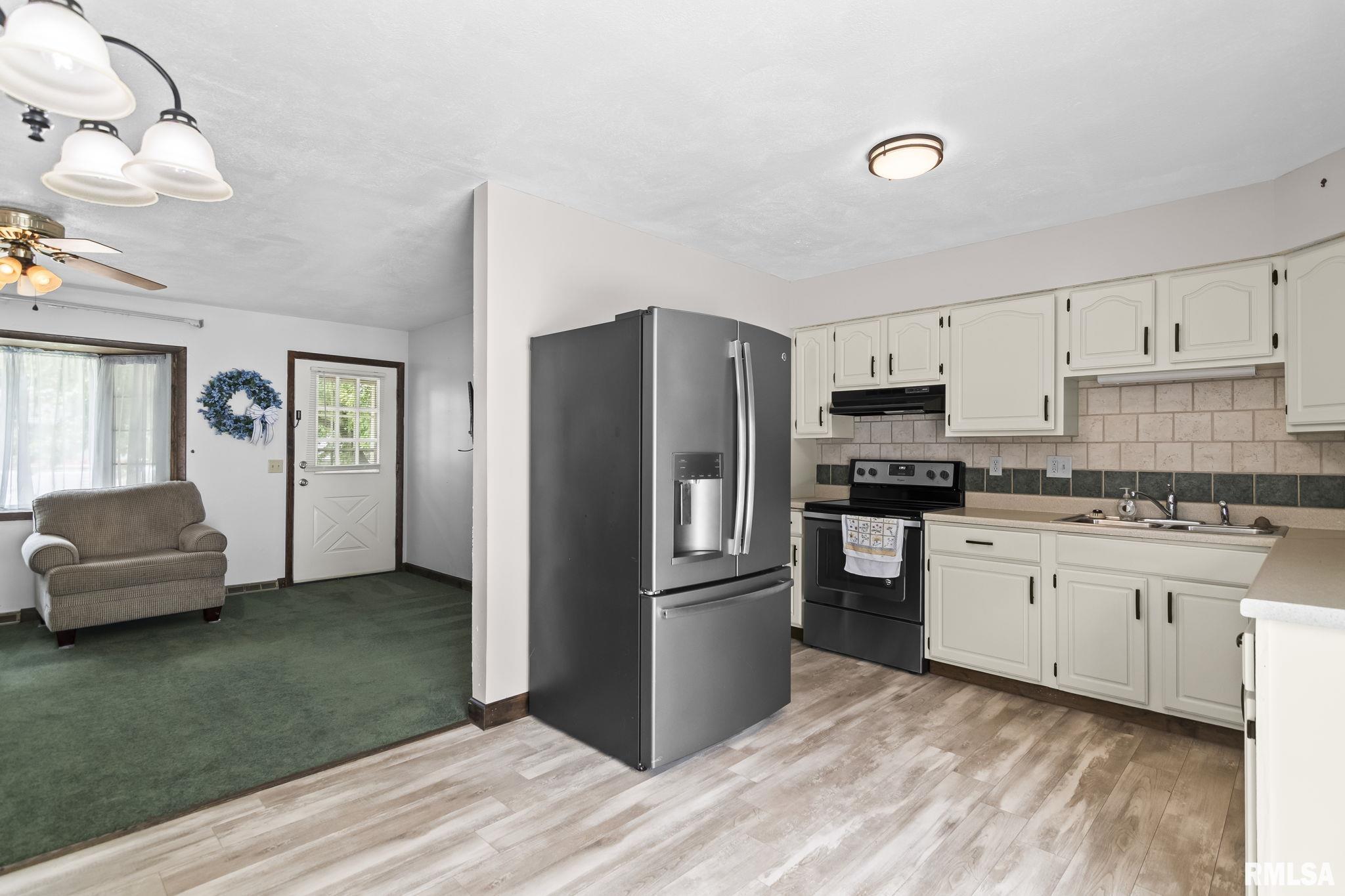 3025 East Griffiths Avenue Springfield, IL 62702 - Photo 9 of 34