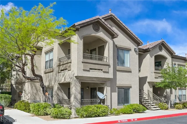$1,250 | 8250 North Grand Canyon Drive, Unit 1061, Las Vegas, NV 89166
