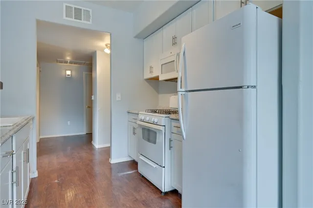 $1,250 | 8250 North Grand Canyon Drive, Unit 1061, Las Vegas, NV 89166