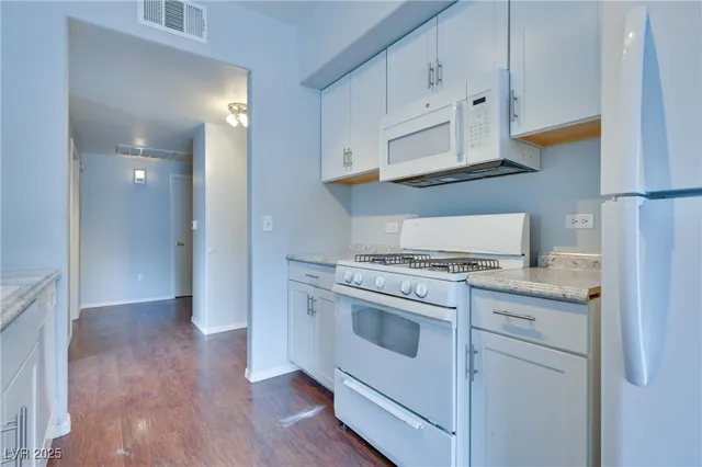$1,250 | 8250 North Grand Canyon Drive, Unit 1061, Las Vegas, NV 89166