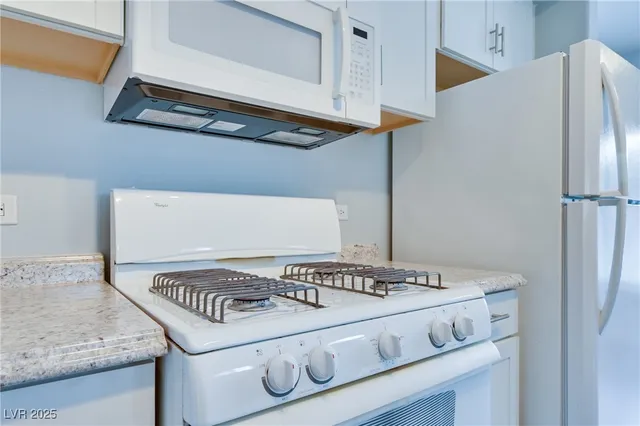 $1,250 | 8250 North Grand Canyon Drive, Unit 1061, Las Vegas, NV 89166