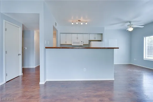 $1,250 | 8250 North Grand Canyon Drive, Unit 1061, Las Vegas, NV 89166