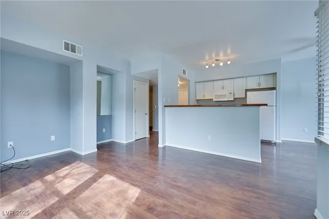 $1,250 | 8250 North Grand Canyon Drive, Unit 1061, Las Vegas, NV 89166