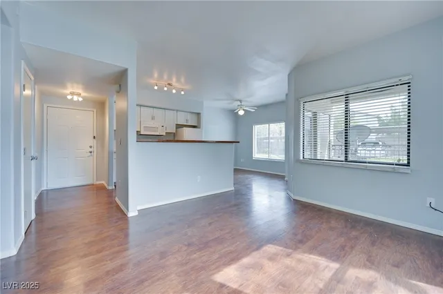 $1,250 | 8250 North Grand Canyon Drive, Unit 1061, Las Vegas, NV 89166