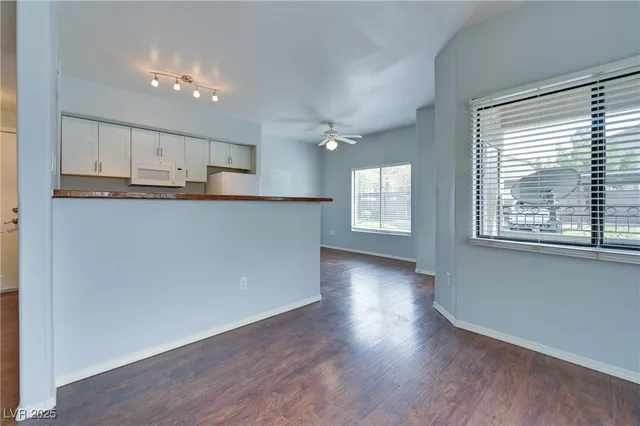 $1,250 | 8250 North Grand Canyon Drive, Unit 1061, Las Vegas, NV 89166