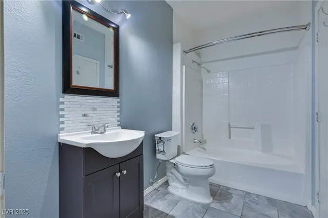 $1,250 | 8250 North Grand Canyon Drive, Unit 1061, Las Vegas, NV 89166