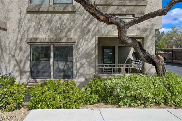 $1,250 | 8250 North Grand Canyon Drive, Unit 1061, Las Vegas, NV 89166