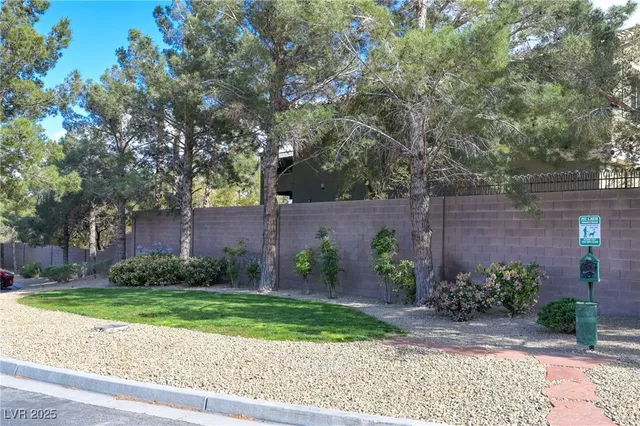 $1,250 | 8250 North Grand Canyon Drive, Unit 1061, Las Vegas, NV 89166