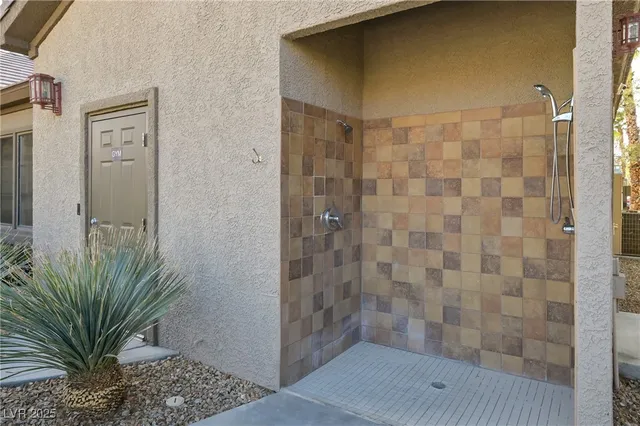 $1,250 | 8250 North Grand Canyon Drive, Unit 1061, Las Vegas, NV 89166