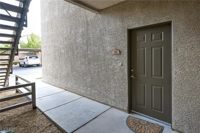 $1,250 | 8250 North Grand Canyon Drive, Unit 1061, Las Vegas, NV 89166