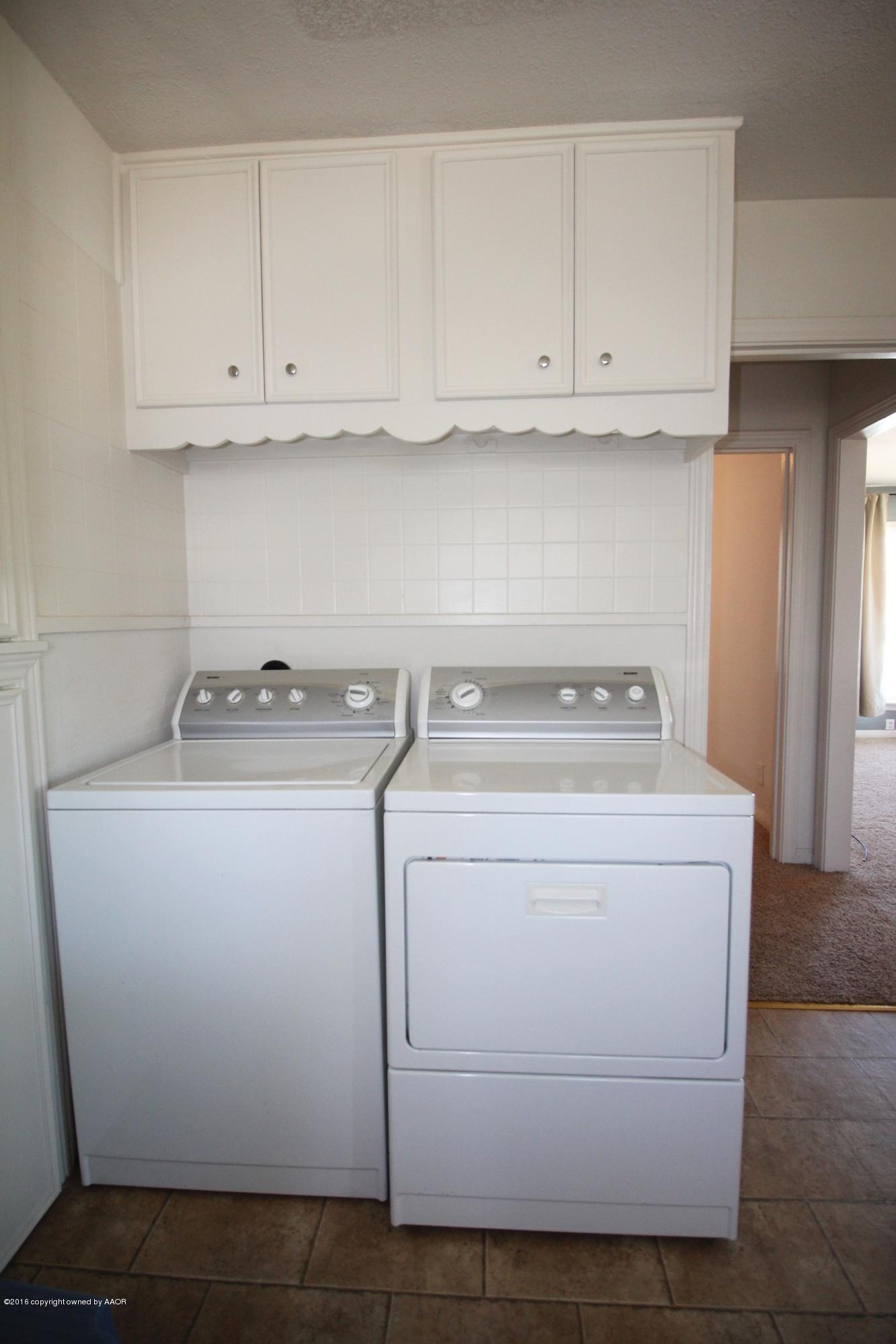 3607 Cline Road Amarillo, TX 79110 - Photo 7 of 11 a utility room with dryer and washer