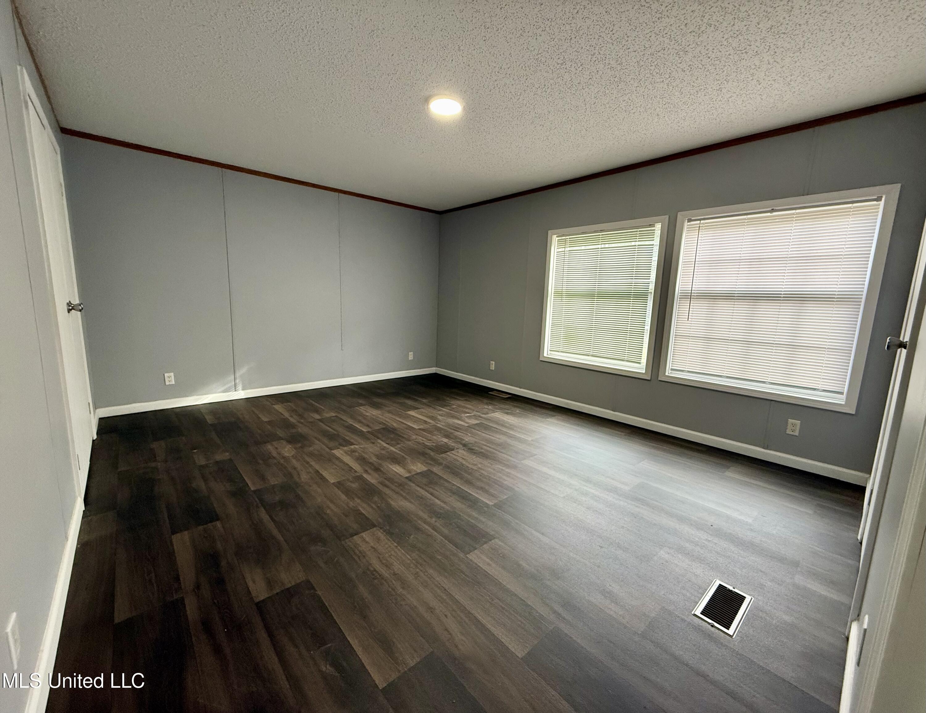 907 Sidney Trail Southeast Bogue Chitto, MS 39629 - Photo 10 of 31 IMG_2988