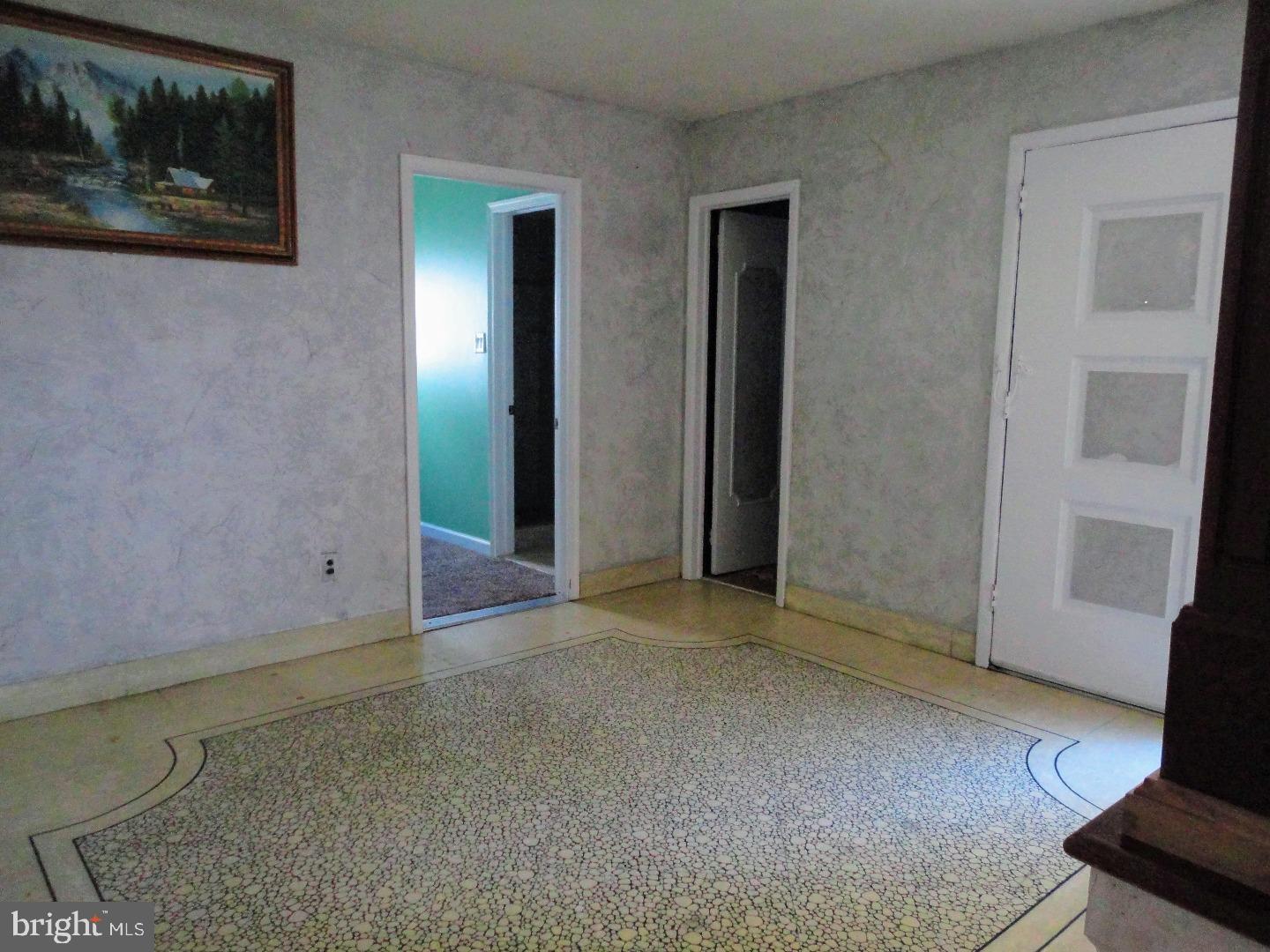 8830 Rising Sun Avenue Philadelphia, PA 19115 - Photo 5 of 25 Foyer
