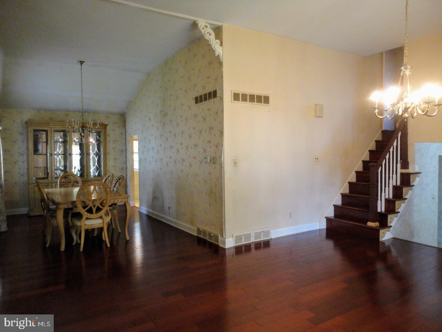 8830 Rising Sun Avenue Philadelphia, PA 19115 - Photo 9 of 25 Living Room