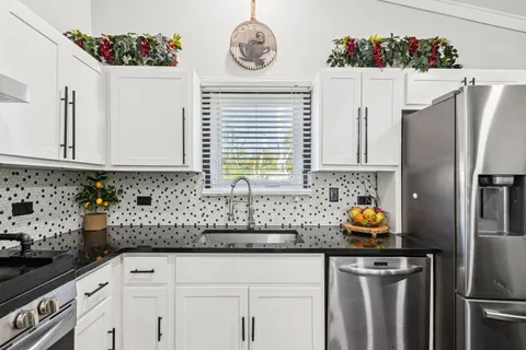 $429,900 | 122 West Helen Road, Palatine, IL 60067