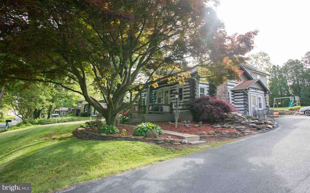 2168 Log Cabin Road York, PA 17408 - Photo 2 of 22