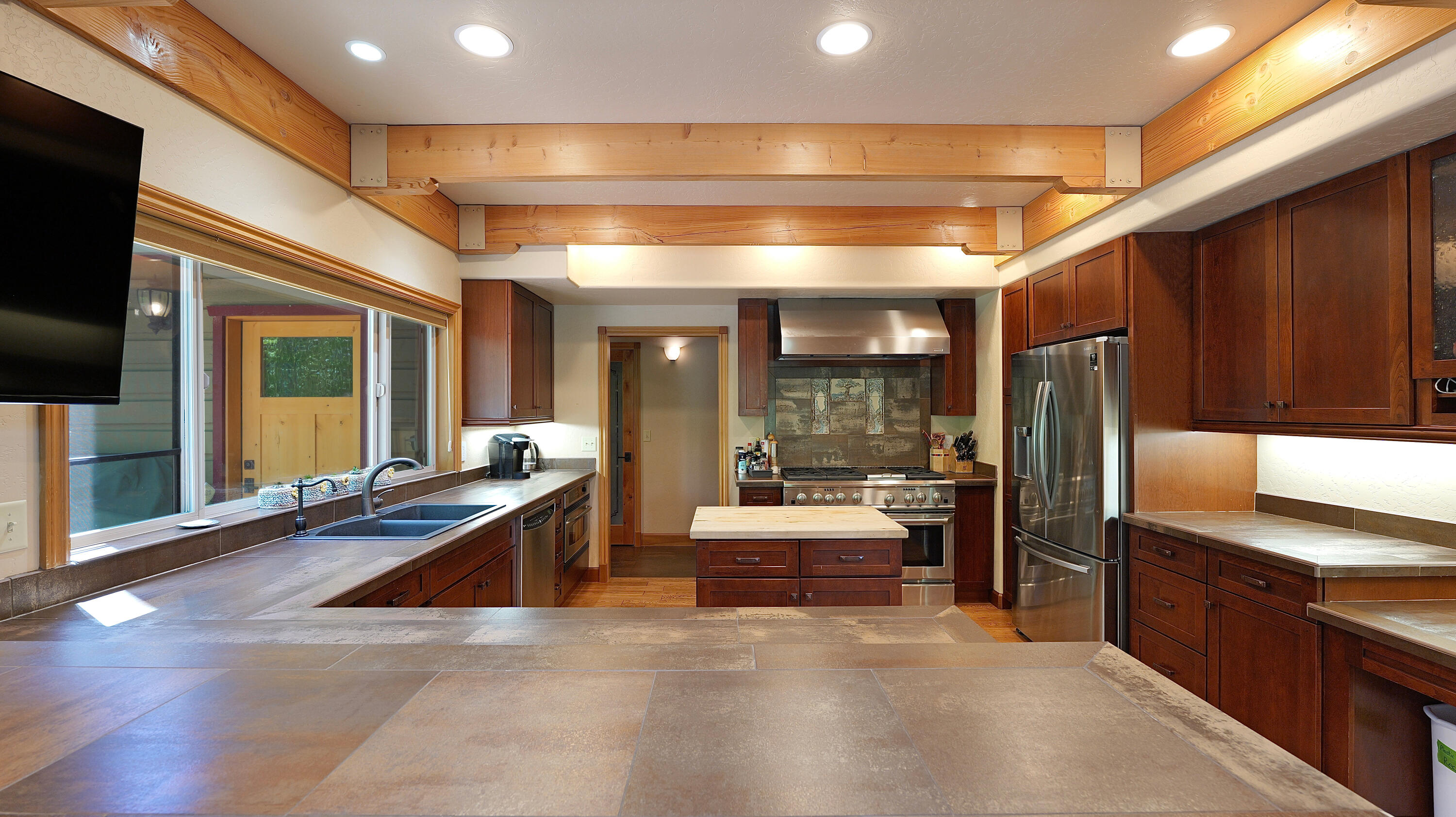 343 Rene Drive Shady Cove, OR 97539 - Photo 18 of 152 Kitchen
