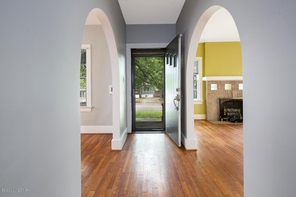 3606 Lexington Road Louisville, KY 40207 - Photo 5 of 24 Entry