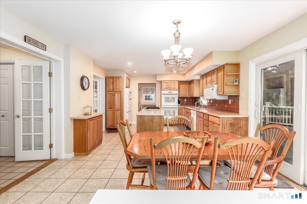 32 Country Way Bethel, CT 06801 - Photo 2 of 40