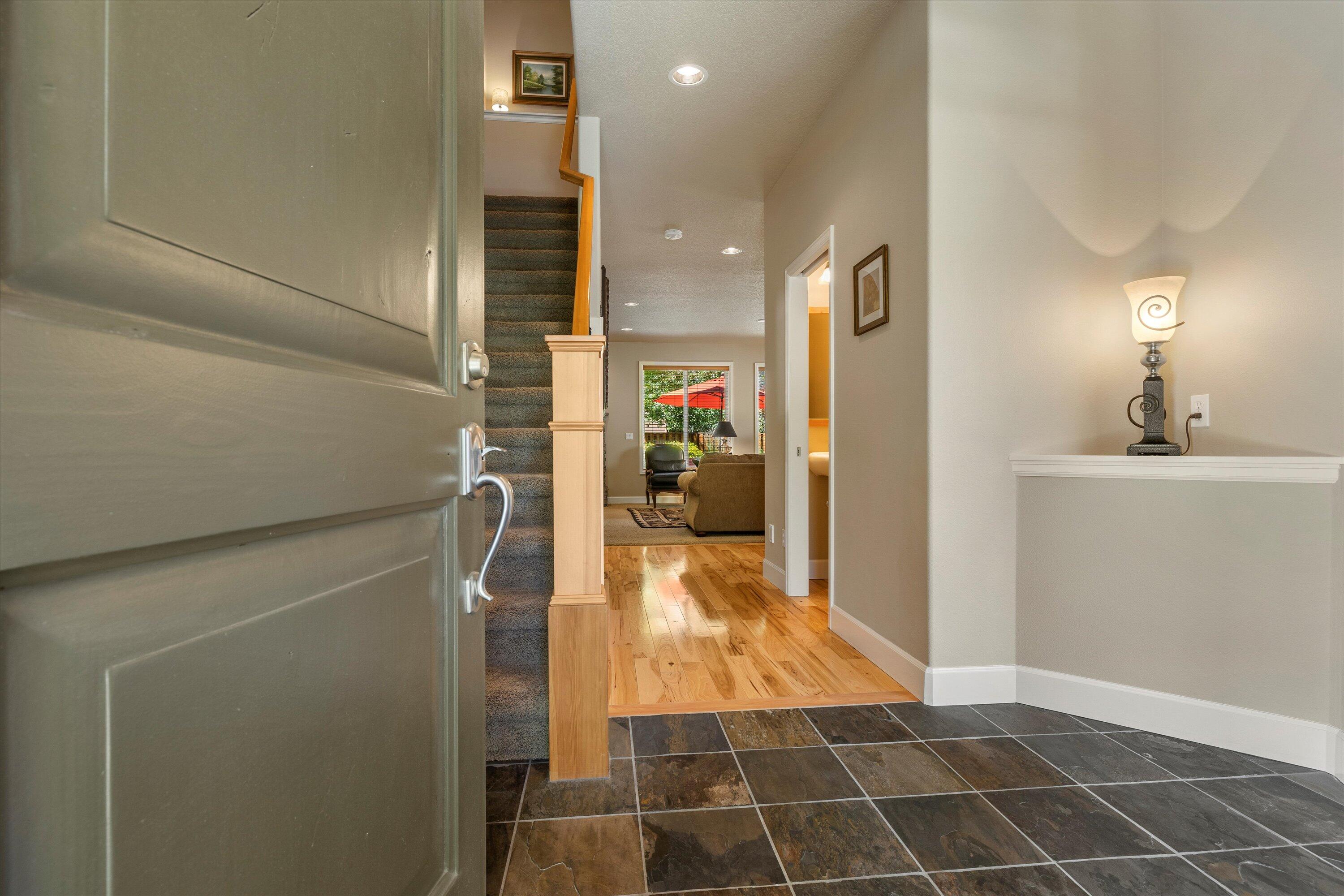 61283 Splendor Lane Bend, OR 97702 - Photo 3 of 25 entry