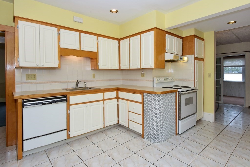 73 Newland Road Arlington, MA 02474 - Photo 10 of 25 Gallery Image 10