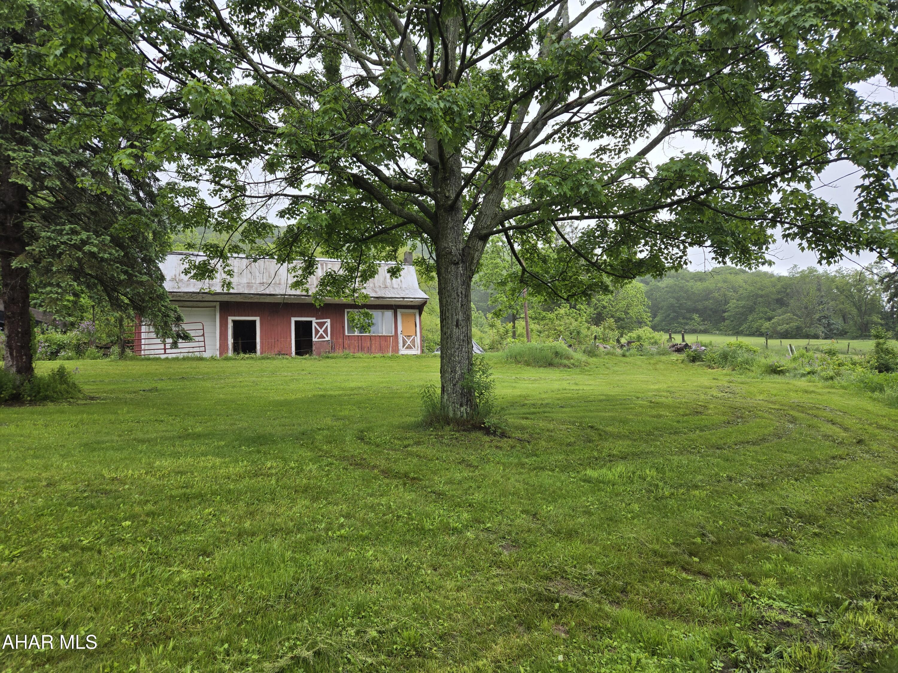 563 Lock Mountain Road Martinsburg, PA 16662 - Photo 2 of 27