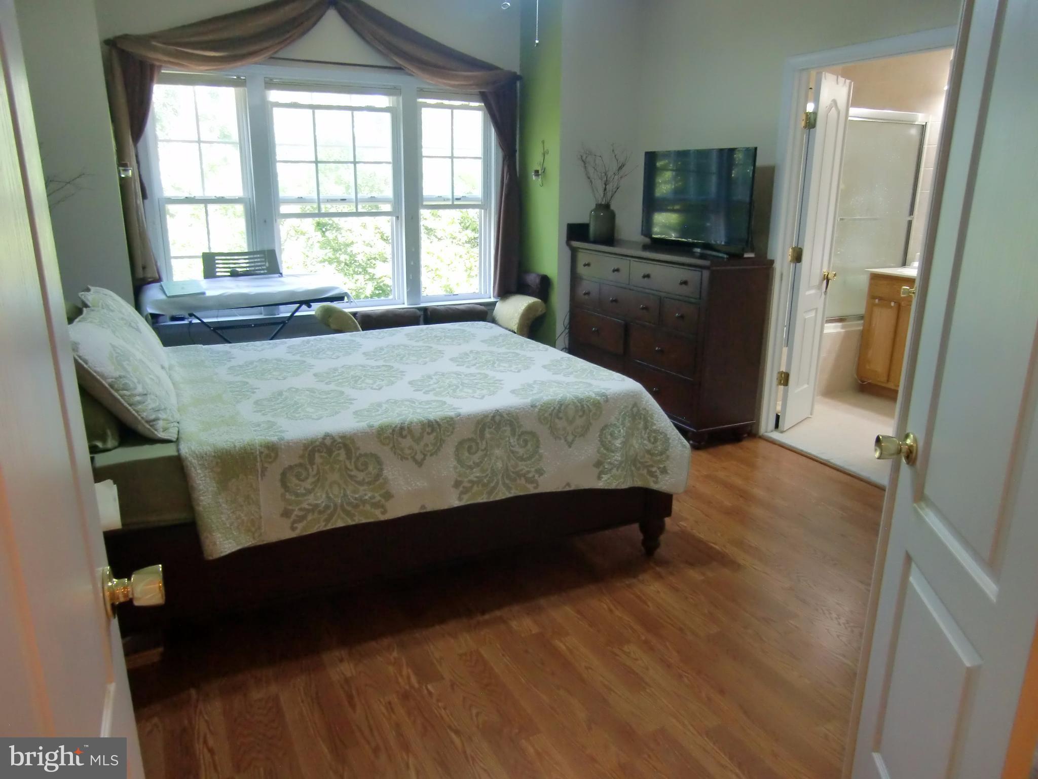 8178 Mississippi Road Laurel, MD 20724 - Photo 8 of 23 Bath (Master)