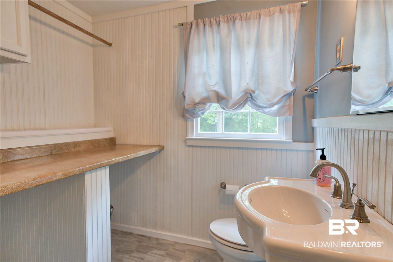 2715 Woodland Road Mobile, AL 36693 - Photo 12 of 28 Guest Bathroom