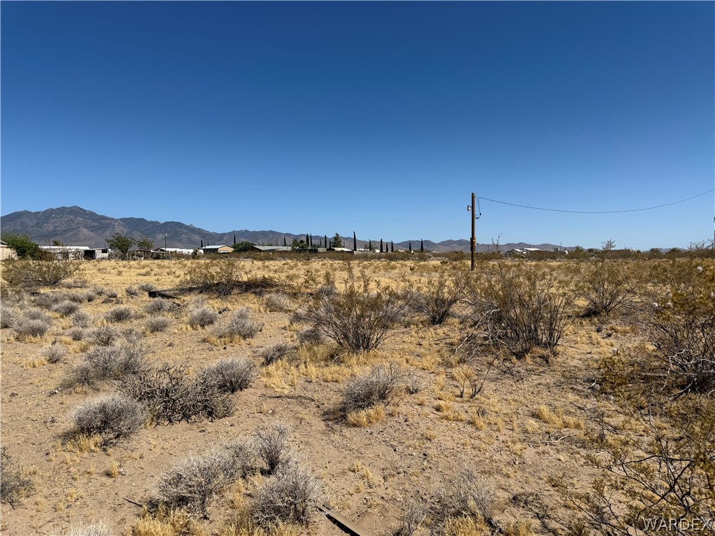 15820 Edgemont Road Dolan Springs, AZ 86441 - Photo 3 of 13