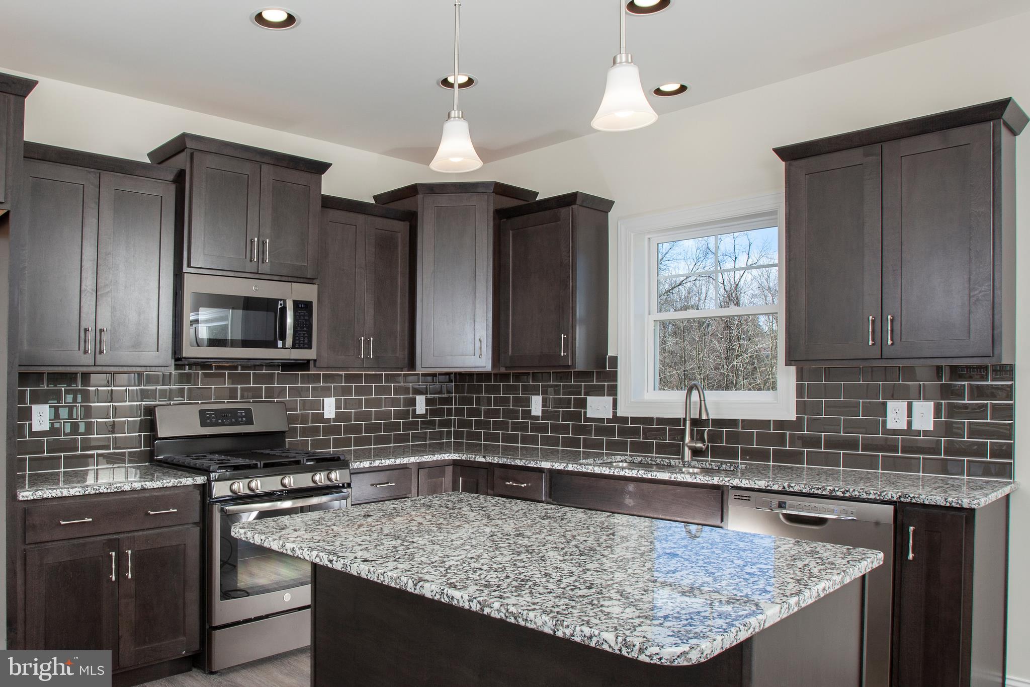 726 Hampton Court Road Harrisburg, PA 17109 - Photo 5 of 23 Gallery Image 5