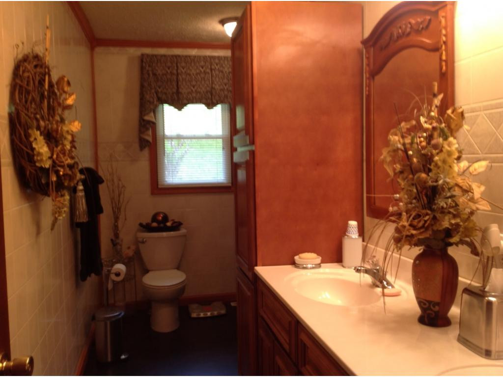 129 Helton Road Hampton, TN 37658 - Photo 20 of 24 Bathroom with double vanity