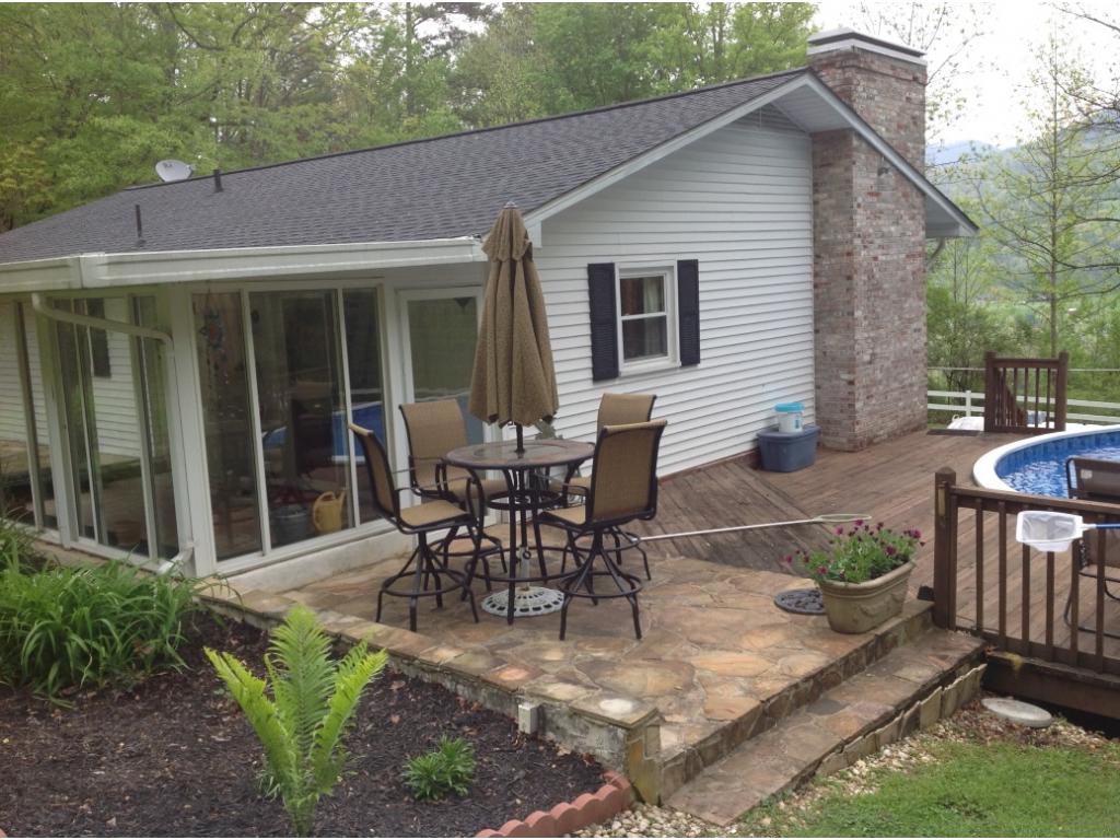 129 Helton Road Hampton, TN 37658 - Photo 8 of 24 Outdoor entertaining