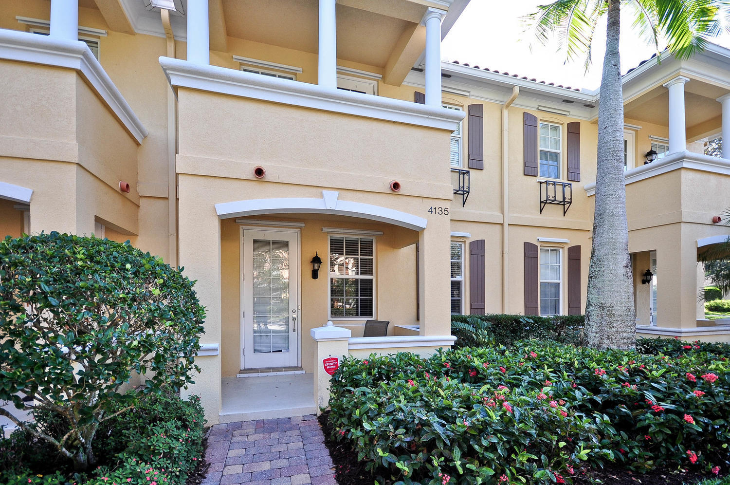 4135 Community Drive Jupiter, FL 33458 - Photo 2 of 39 4135 Community Dr Jupiter FL-large-002-0