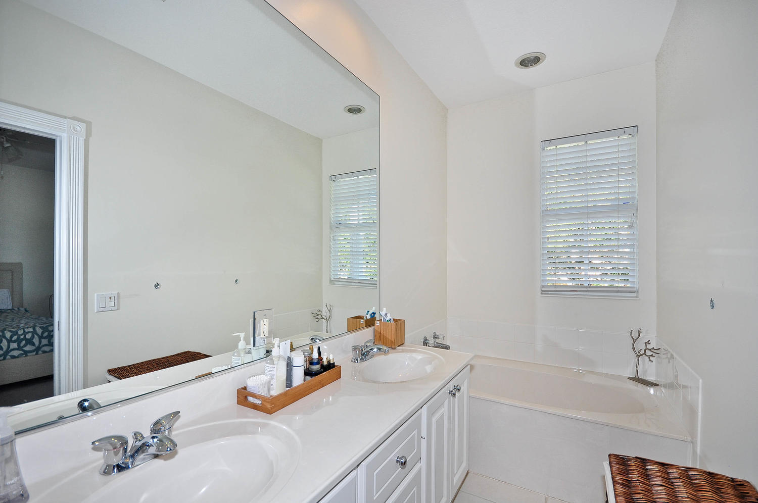 4135 Community Drive Jupiter, FL 33458 - Photo 22 of 39 4135 Community Dr Jupiter FL-large-026-0