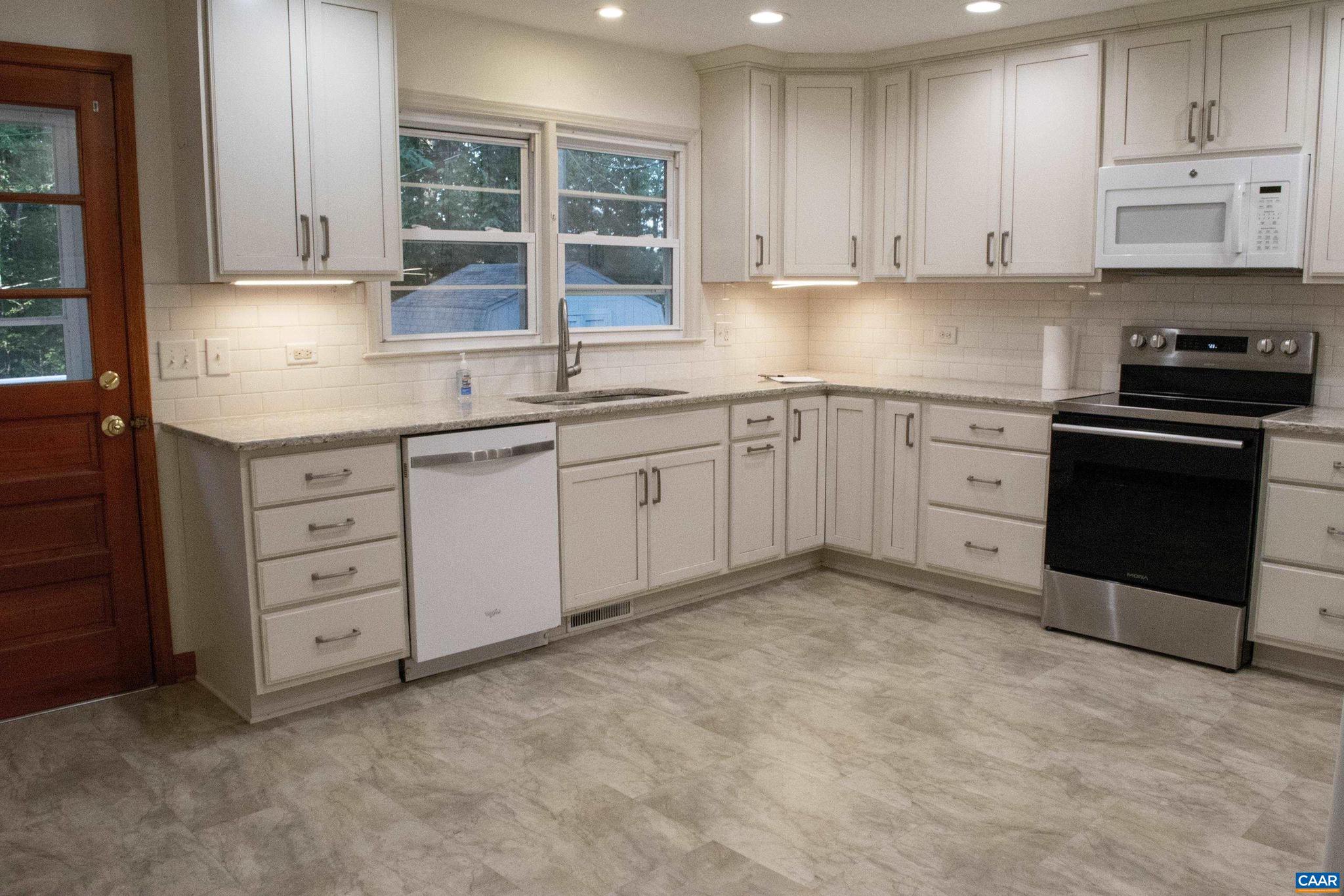 521 Courthouse Road Palmyra, VA 22963 - Photo 3 of 38 Gallery Image 3