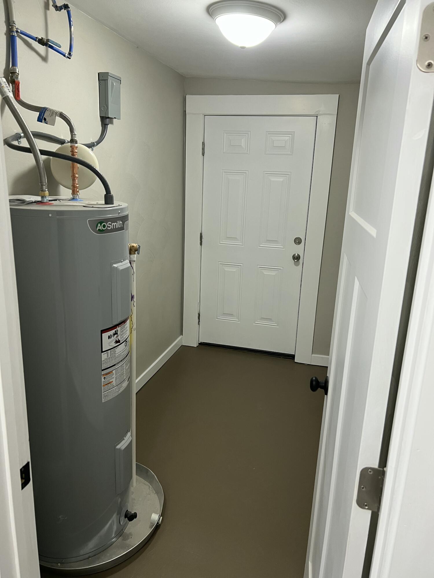 602 Rutherford Avenue Northwest Roanoke, VA 24016 - Photo 15 of 15 a view of water heater room