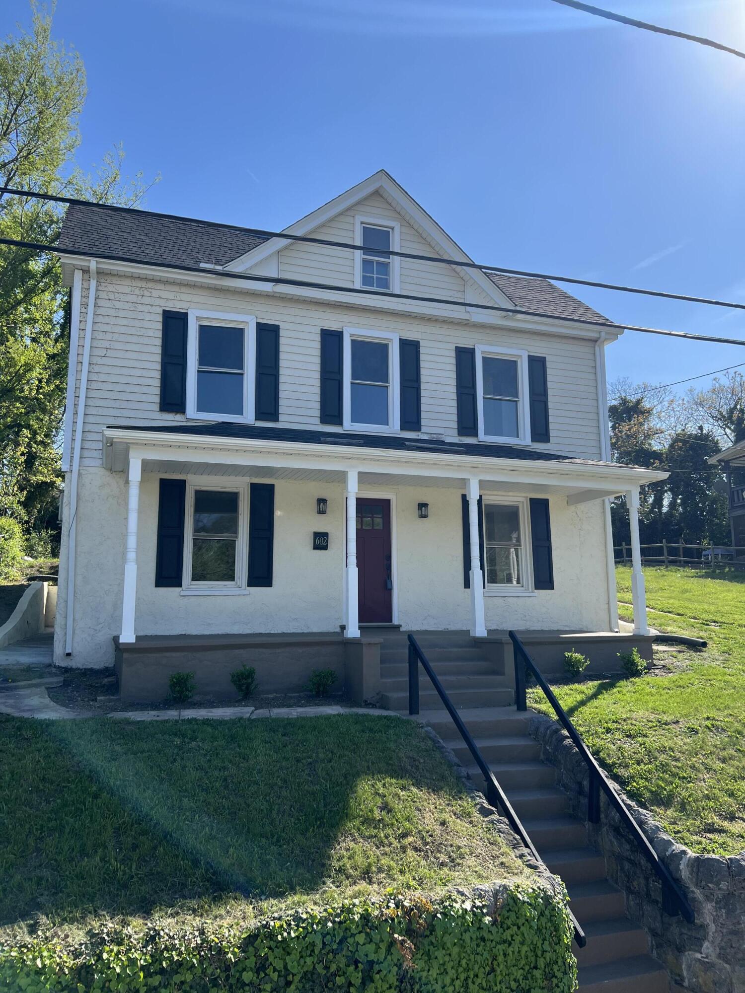 602 Rutherford Avenue Northwest Roanoke, VA 24016 - Photo 3 of 18 IMG_3808 2