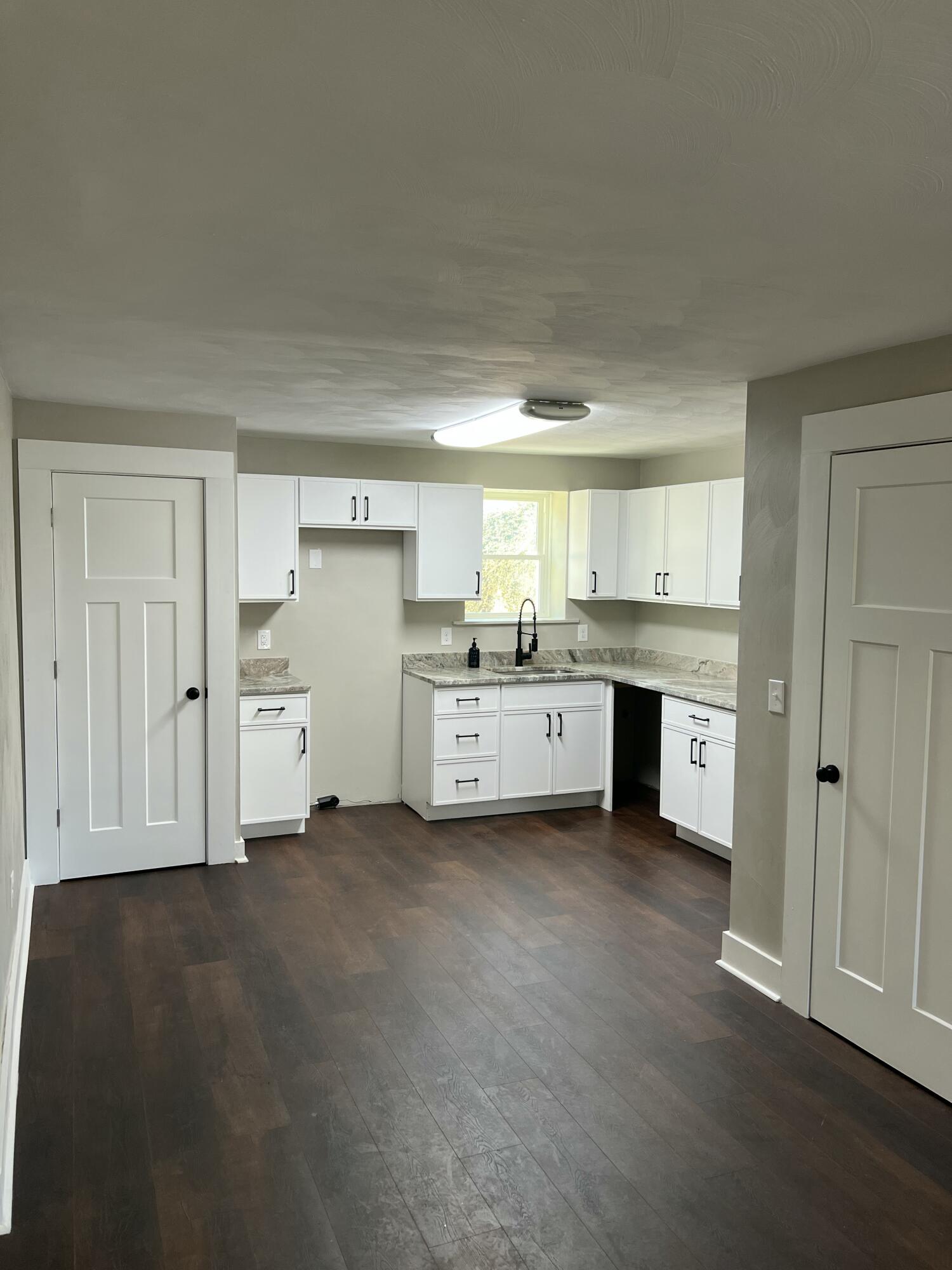 602 Rutherford Avenue Northwest Roanoke, VA 24016 - Photo 4 of 15 a view of a kitchen with electric appliances