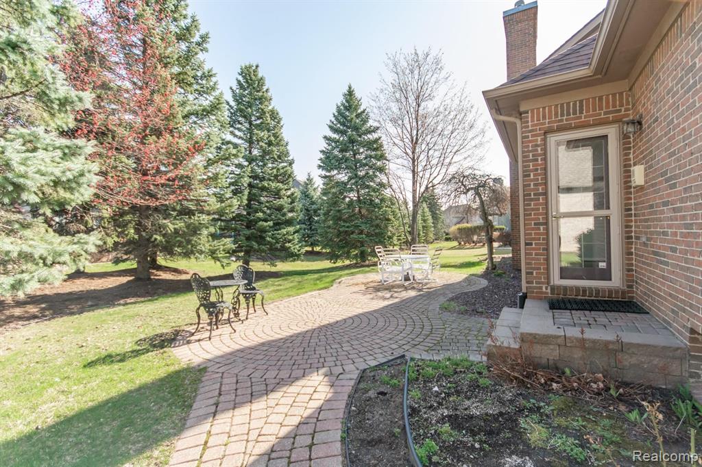 2074 Mapleridge Road Rochester Hills, MI 48309 - Photo 44 of 48