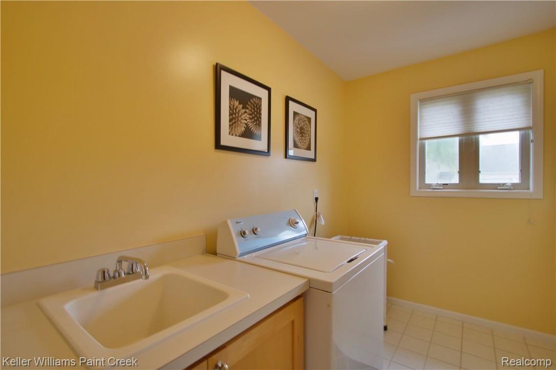 49308 Monte Road New Baltimore, MI 48047 - Photo 25 of 38 laundry.jpg