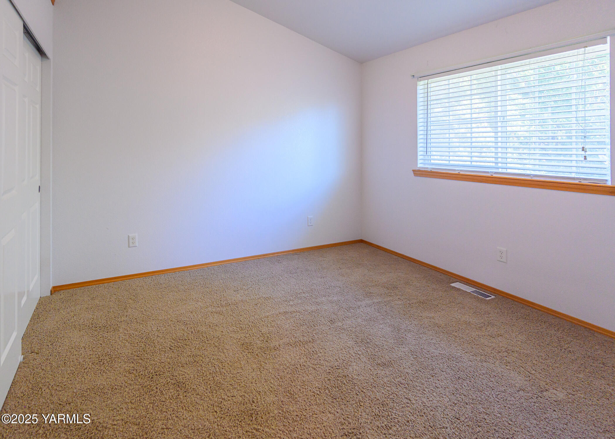 115 Lyle Loop Selah, WA 98942 - Photo 13 of 37 Main Floor Bedroom