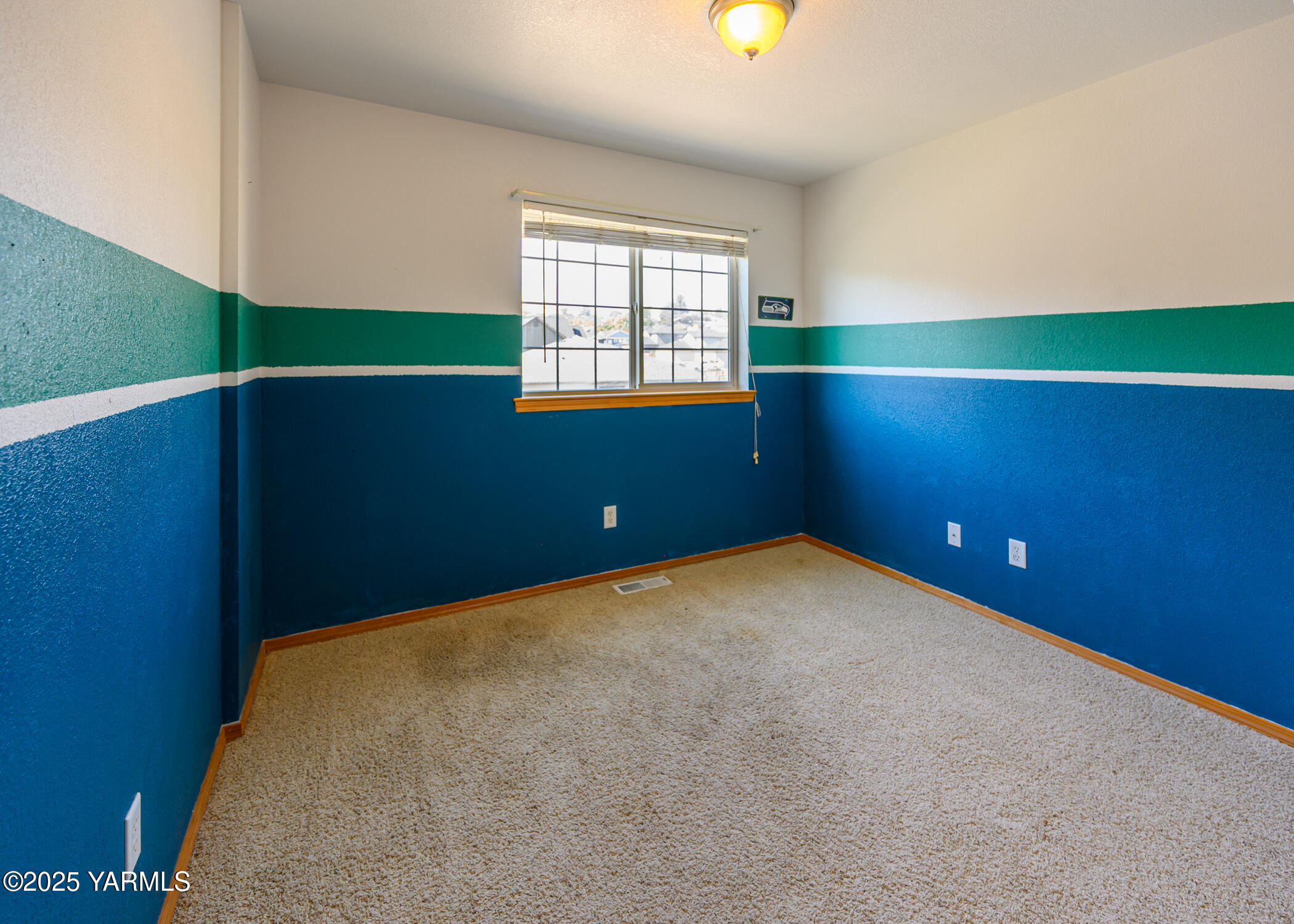 115 Lyle Loop Selah, WA 98942 - Photo 22 of 37 Bedroom 3