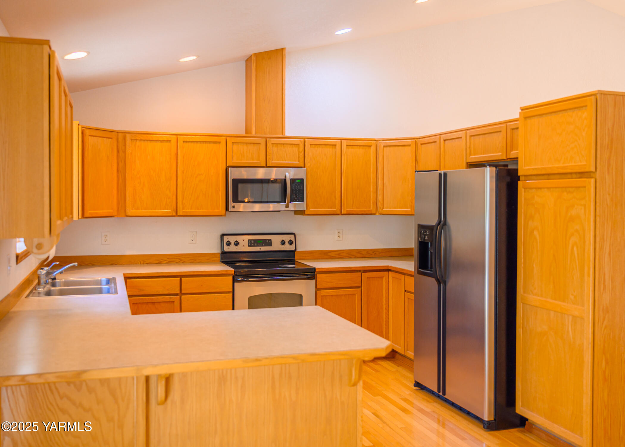 115 Lyle Loop Selah, WA 98942 - Photo 5 of 37 Kitchen