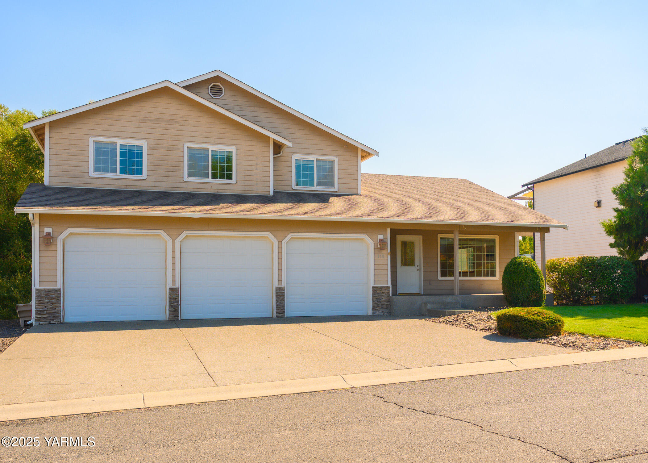 115 Lyle Loop Selah, WA 98942 - Photo 9 of 37 115 Lyle Lp