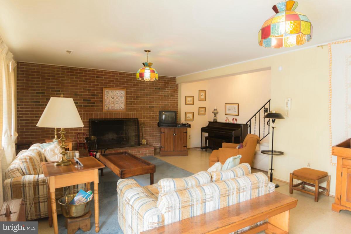 6723 Clelia Court Springfield, VA 22152 - Photo 14 of 22 Family Room